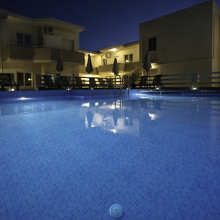 Naiades Luxury Apartments กาลาธาส ภายนอก รูปภาพ